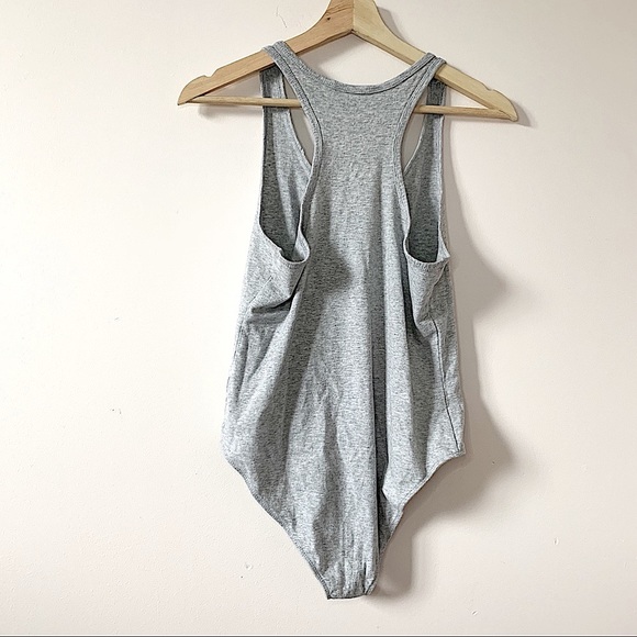 🎉5/$30 - Grey V-Neck bodysuit - Picture 5 of 9